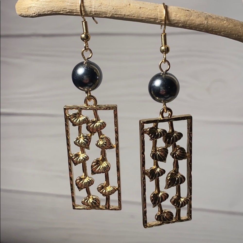 Awa/Kava Leaves with Shell Pearl Earrings
